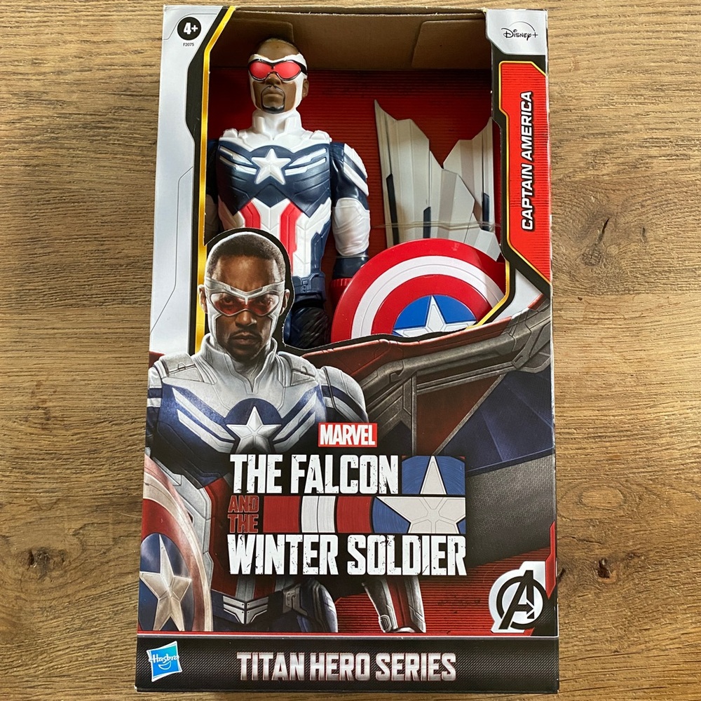 NIB Titan Hero Series Captain America Falcon